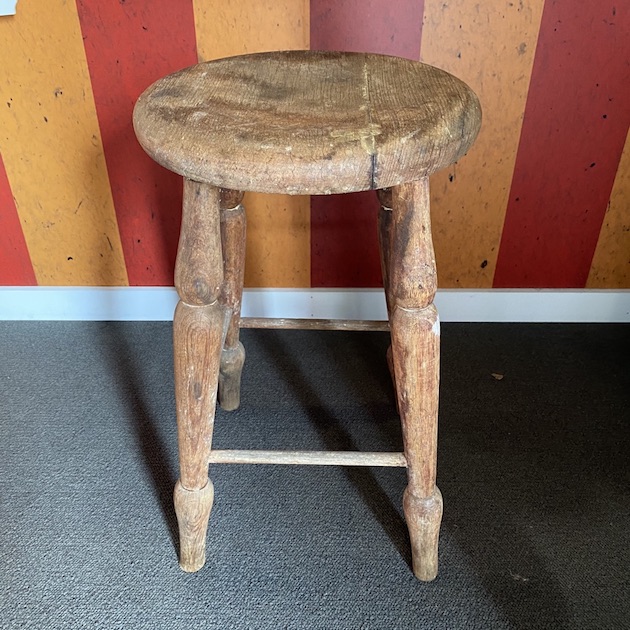 STOOL, Round Wooden w Turned Legs